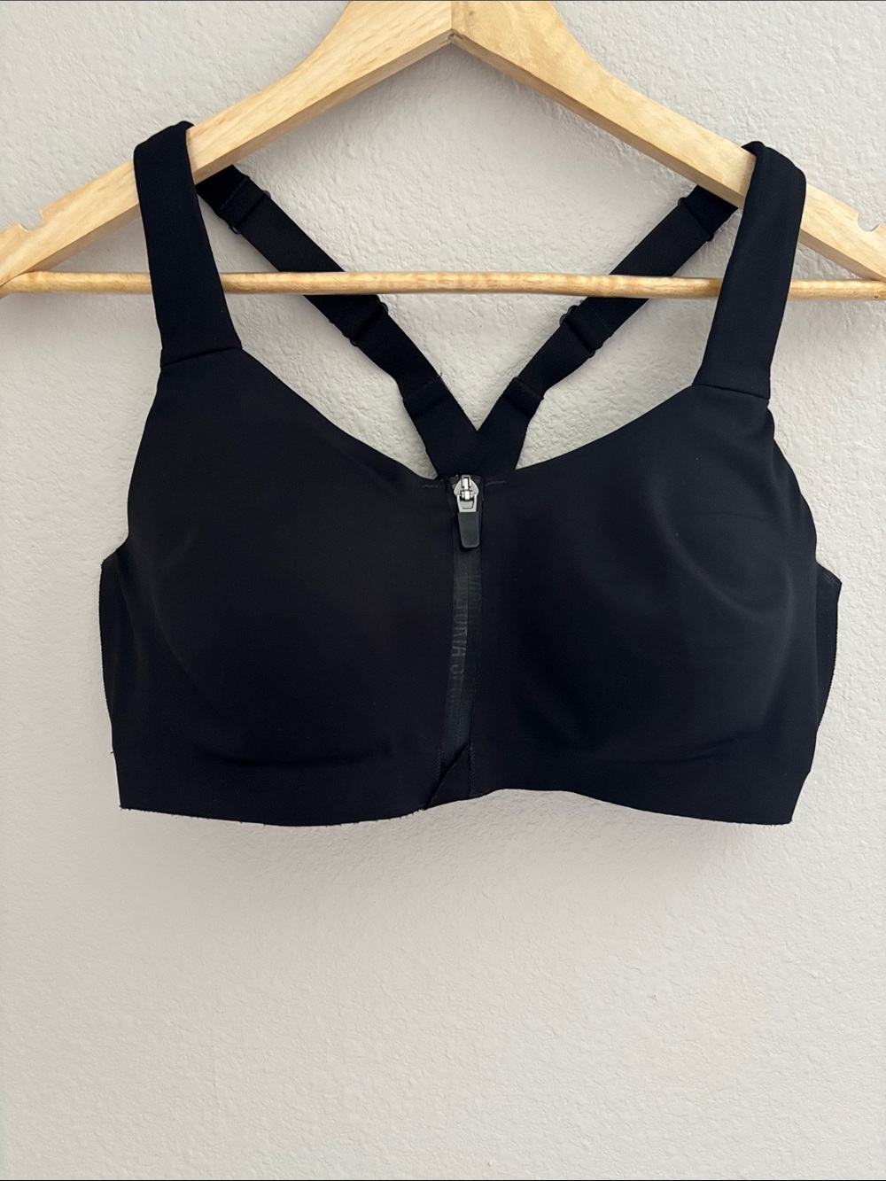 Victoria’s Secret Incredible Knockout Ultra Max Sports Bra Front Zip Size 36D